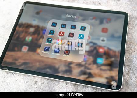 30 octobre 2021 - Calgary Alberta Canada - Adobe apps on an Apple iPad pro Banque D'Images