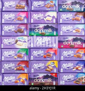 Chocolat Milka chocolats différentes variétés fond carré Banque D'Images