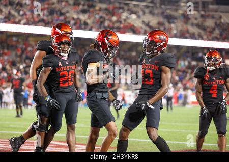 30 octobre 2021 : l'infraction des Houston Cougars célèbre après un touchdown du quatrième trimestre dans un match de football de la NCAA entre Houston et SMU le 30 octobre 2021 à Houston, Texas.Houston a gagné 44-37.(Image de crédit : © Scott Coleman/ZUMA Press Wire) Banque D'Images