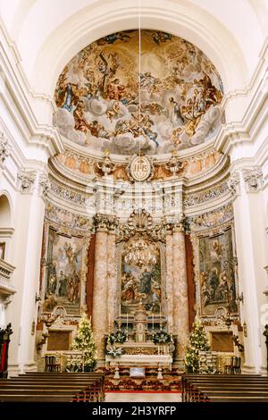 Dubrovnik, Croatie - 04 mai 2016 : intérieur de l'église Saint Ignace à Dubrovnik, Croatie. Banque D'Images