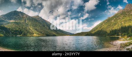 Parc national de Tatra, Pologne. Célèbre lac des montagnes Morskie Oko ou lac Sea Eye en été matin. Magnifique lever du soleil au-dessus du lac Tatras Banque D'Images