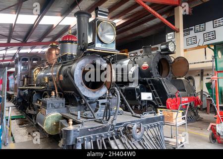 Moteurs à vapeur Rogers de classe K et J en hangar au musée historique et ferroviaire de Plains Vintage, Tinwald, Ashburton, South Island, Nouvelle-Zélande Banque D'Images