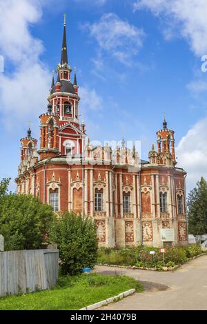 Belle cathédrale en briques Novo-Nikolsky à Mozhaysk, Russie Banque D'Images