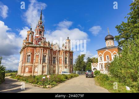 Belle cathédrale en briques Novo-Nikolsky à Mozhaysk, Russie Banque D'Images