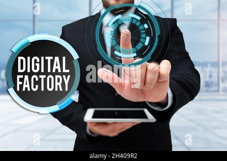 Affiche indiquant Digital Factory.Word écrit sur utilise la technologie numérique pour faire fonctionner le procédé de fabrication Man en uniforme Sta Banque D'Images