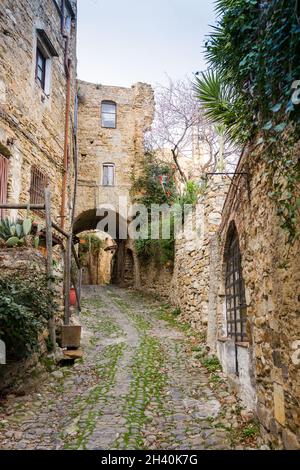 Allée à l'hôtel Bussana Vecchia Banque D'Images
