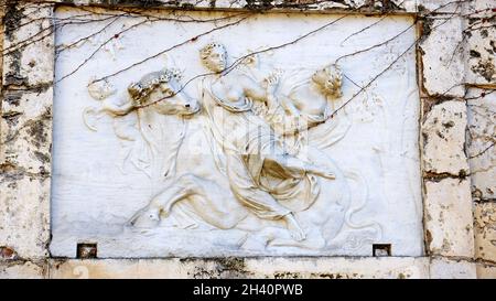 Relief marbré de Zeus dans le labyrinthe de Horta, Barcelone, Catalogne, Espagne, Europe Banque D'Images