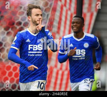 James Maddison, de Leicester City, célèbre son but lors du match au Brentford Community Stadium.Image : Mark pain / Alamy Banque D'Images