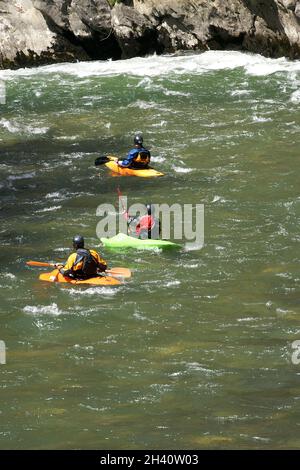 Rafting sur la rivière Noguera Pallaressa à Llavorsi, Lleida, Catalunya, Espagne, Europe Banque D'Images