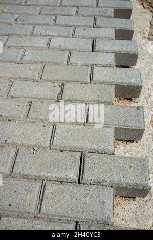 Pavés en béton en construction.Pose de pavés emboîtés Banque D'Images
