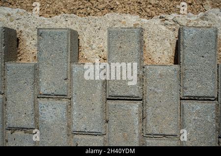 Pavés en béton en construction.Pose de pavés emboîtés Banque D'Images