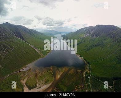 Gken Etive, Écosse - 5 août 2021 : vue panoramique aérienne du Loch Etive et de Glen Etive dans la région de Glencoe, Écosse Banque D'Images