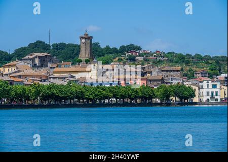 Le village de Marta sur le lac Bolsena Banque D'Images