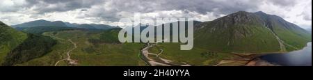 Gken Etive, Écosse - 5 août 2021 : vue panoramique aérienne du Loch Etive et de Glen Etive dans la région de Glencoe, Écosse Banque D'Images