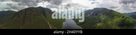 Gken Etive, Écosse - 5 août 2021 : vue panoramique aérienne du Loch Etive et de Glen Etive dans la région de Glencoe, Écosse Banque D'Images