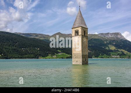 Tour de cloche submergée à Reschensee Banque D'Images