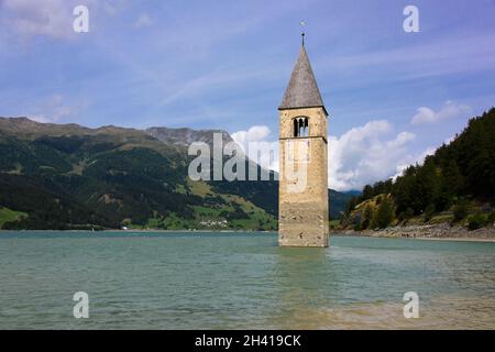 Tour de cloche submergée à Reschensee Banque D'Images