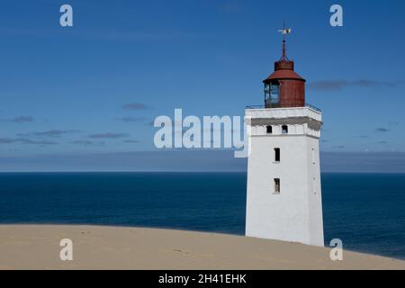 Phare sur une dune de sable Banque D'Images