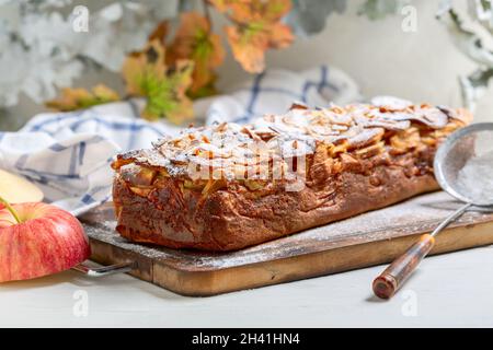 Gâteau invisible aux pommes.Cuisine française. Banque D'Images