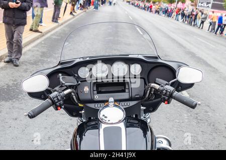 Huelva, Espagne - 30 octobre 2021 : vue pilote d'une moto Harley Davidson Banque D'Images