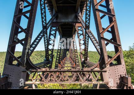 Détruit le pont ferroviaire historique de Kinzua après la traversée d'une Tornado, Pennsylvanie, États-Unis Banque D'Images