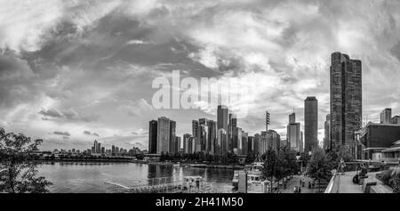 Coucher de soleil sur les gratte-ciel de Chicago, depuis Navy Pier, États-Unis Banque D'Images