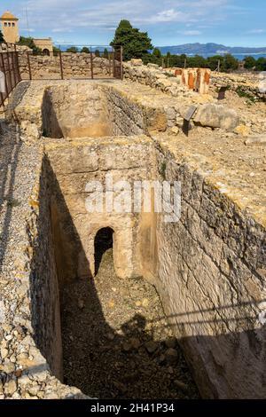 Cisterna et système de filtration de l'eau, Empúries (catalan: Empúries [əmˈpuɾiəs]) était une ancienne ville sur la côte méditerranéenne de la Catalogne, en Espagne. Banque D'Images