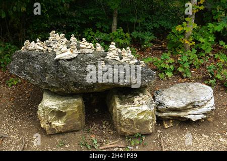 Bloc erratique dans le Parc naturel du Haut Danube près d'Inzigkofen, Allemagne Banque D'Images