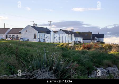 30 octobre 2021 Maisons privées situées à Burr point, dans le comté de Ballyhalbert, en Irlande du Nord.Situé dans la péninsule d'Ards Banque D'Images