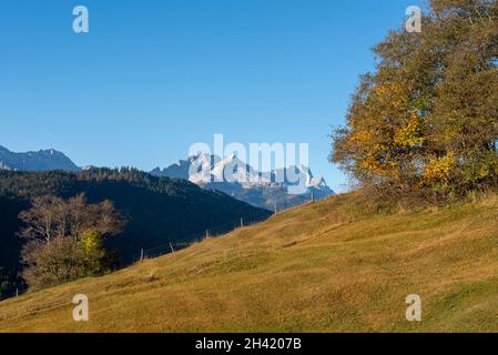 Massif de Zugspitze avec Alpspitze et Zugspitze, Klais, Werdenfelser Land, Bavière, Allemagne Banque D'Images