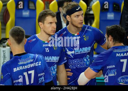 Forum AGSM, Vérone, Italie, 31 octobre 2021,Elia Bossi - Top Volley Cisterna et Arthur Szwarc - Top Volley Cisterna pendant NBV Verona vs Top Volley Cisterna - Volleyball Italian Serie A Men SuperLeague Championship Championship Championship Banque D'Images