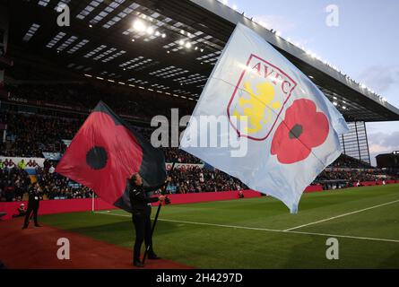 Birmingham, Royaume-Uni.31 octobre 2021.Les drapeaux sont ondulés dans le stade pour le jour du souvenir lors du match de la Premier League à Villa Park, Birmingham.Crédit photo à lire: Darren Staples/Sportimage crédit: Sportimage/Alamy Live News crédit: Sportimage/Alamy Live News Banque D'Images