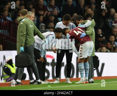 Birmingham, Royaume-Uni.31 octobre 2021.Jacob Ramsey d'Aston Villa quitte le match avec une blessure lors du match de la Premier League à Villa Park, Birmingham.Crédit photo à lire: Darren Staples/Sportimage crédit: Sportimage/Alamy Live News crédit: Sportimage/Alamy Live News Banque D'Images