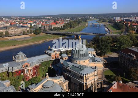 Kunsthalle und Lipsiusbau, Hochschule für bildende Künste und die Elbe, Dresden von oben, Sachsen, Allemagne Banque D'Images