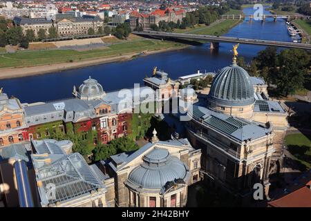 Elebe und die Hochschule für Bildende Künste an der Brühlschen terrasse von der Frauenkirche aus gesehen, Dresden von oben, Sachsen, Allemagne Banque D'Images