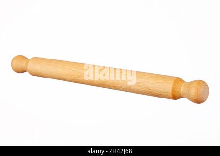 Un rouleau en bois sur fond blanc Banque D'Images