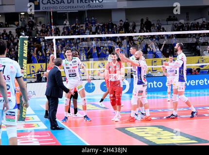 Pala Trento, Trento, Italie, 31 octobre 2021,ITAS Trentin remporte le match lors du championnat ITAS Trentin vs Cucine Lube Civitanova - Volleyball Italien Serie A Men SuperLeague Championship Banque D'Images