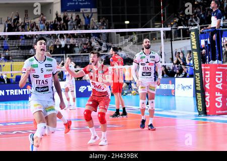 Trento, Italie.31 octobre 2021.Alessandro Michieletto (ITAS Trentino) pendant ITAS Trentin vs Cucine Lube Civitanova, Volleyball Italien Serie A Men SuperLeague Championship Championship à Trento, Italie, octobre 31 2021 crédit: Independent photo Agency/Alay Live News Banque D'Images