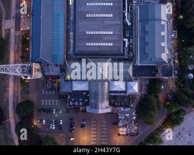 Vue aérienne en soirée du haut vers le bas du Palais Alexandra dans le nord de Londres Banque D'Images