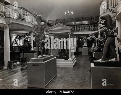 Wellcome Historical Medical Museum, Wigmore Street, Londres : le palais de la statuaire.Photographie. Banque D'Images