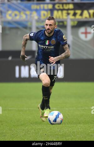 Milan, Italie.31 octobre 2021.Marcelo Brozovic d'Inter en action pendant la série Un match de football entre Internazionale FC et Udinese au stade San Siro, le 31 octobre 2021 à Bergame, Italie (photo de Mairo Cinquetti/Pacific Press) Credit: Pacific Press Media production Corp./Alay Live News Banque D'Images