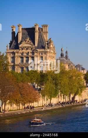 France, Paris, Seine, Quai François Mitterrand, Louvre, Banque D'Images