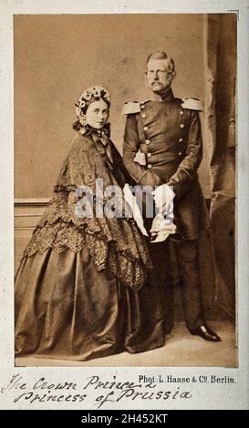 Victoria (Vicky) Adelaide Louise, princesse royale d'Angleterre et plus tard impératrice d'Allemagne, avec son mari Friedrich, prince héritier de Prusse, plus tard empereur d'Allemagne.Photo de L. Haase & Co, Berlin. Banque D'Images