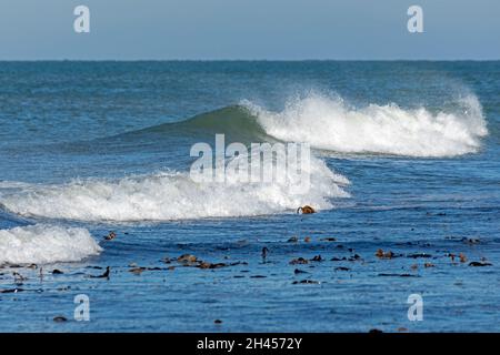 Vagues au large de la Düne, île d'Heligoland, Schleswig-Holstein, Allemagne Banque D'Images