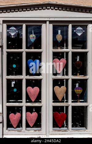 Vitrine des cœurs et ballons dans la vieille ville d'Albuquerque, Nouveau-Mexique Banque D'Images