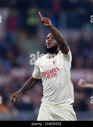 Rome, Italie.31 octobre 2021.Frank Kessie d'AC Milan célèbre son but lors d'un match de football de série A entre Roma et AC Milan à Rome, Italie, le 31 octobre 2021.Credit: Augusto Casasoli/Xinhua/Alamy Live News Banque D'Images