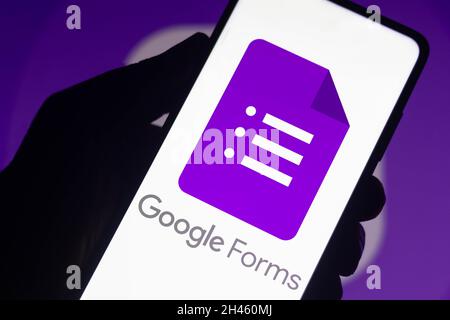 Brésil.31 octobre 2021.Dans cette illustration, le logo Google Forms s'affiche sur un smartphone.Crédit : SOPA Images Limited/Alamy Live News Banque D'Images