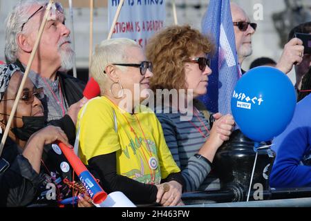 Londres, Royaume-Uni.Respect Mes militants du VIH marchent pour inspirer les autres et pour contester la stigmatisation du virus qui peut maintenant être bien géré par des médicaments. Banque D'Images