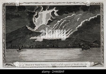 Mont Vésuve la nuit, avec des éruptions de fumée, de feu et de lave, avec des maisons sur la baie de Naples.Gravure avec gravure par page. Banque D'Images