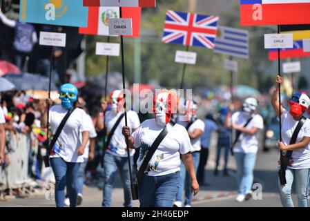 Non exclusif: Les participants participent à la Journée internationale de la mort Parade "célébration de la vie" dans le cadre de la Journée mexicaine des morts cele Banque D'Images